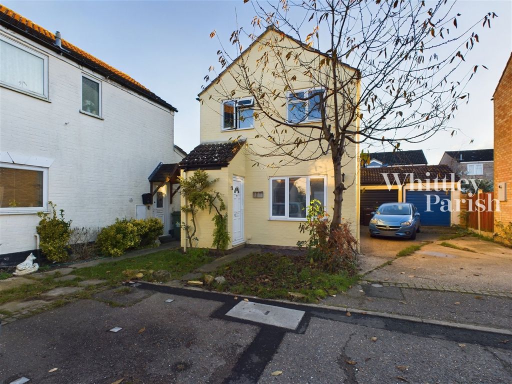 3 bed detached house for sale in Porter Road, Long Stratton, Norwich NR15, £230,000 Zoopla