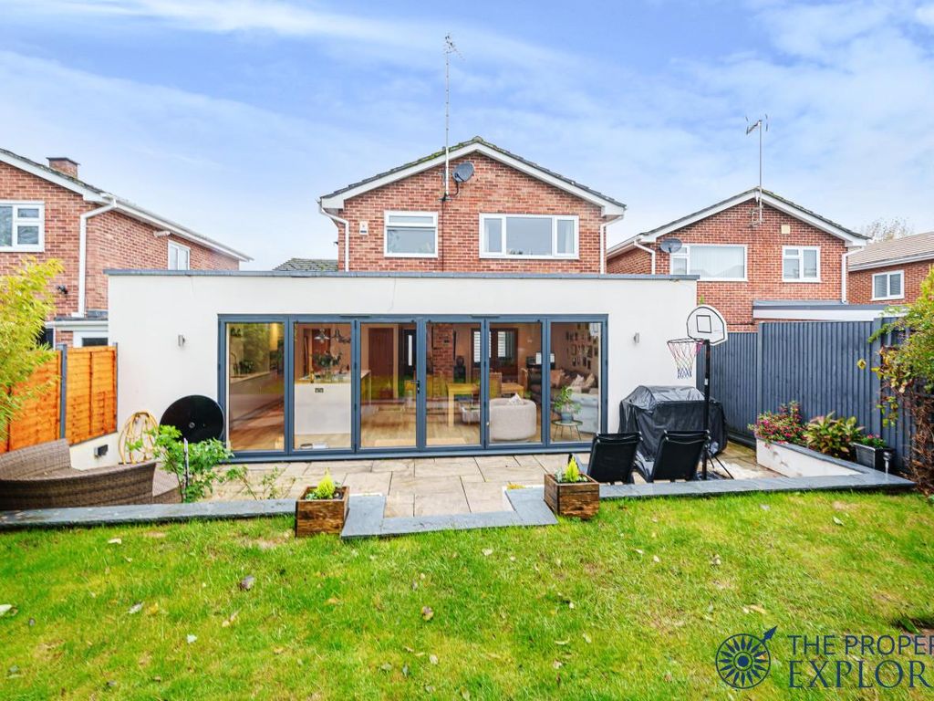 3 bed link detached house for sale in Kestrel Road, Basingstoke RG22, £500,000 Zoopla