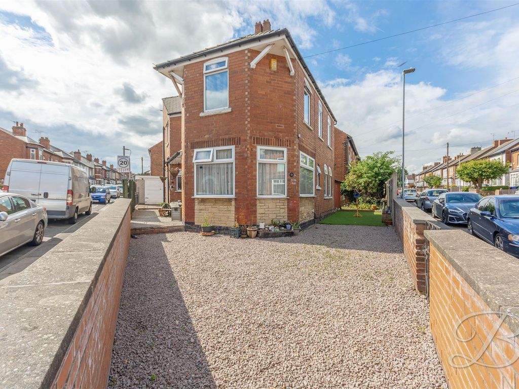 4 bed detached house for sale in Westfield Lane, Mansfield NG19, £