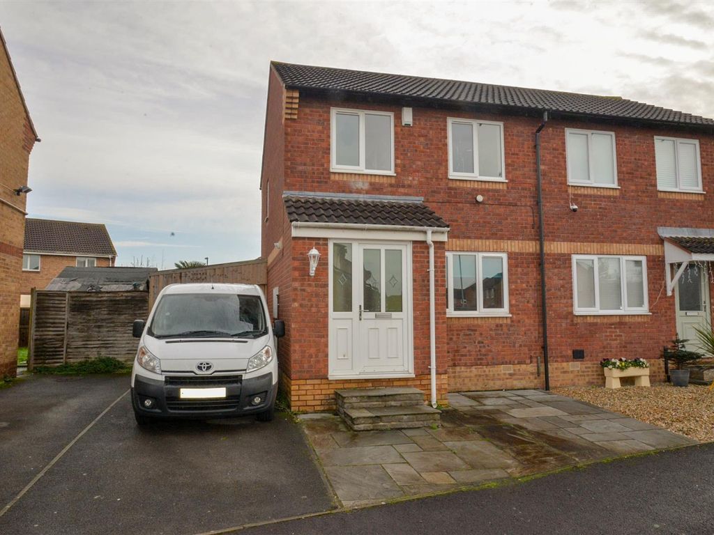 3 bed semidetached house to rent in Sully Close, Bridgwater TA6, £