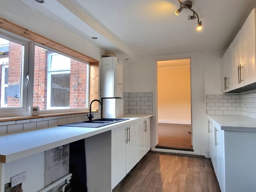 4 bed to rent in Sunderland Road, Gateshead NE8, £700 pcm