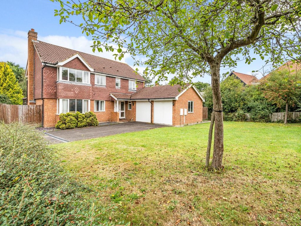 5 bed detached house for sale in Mansion House Close, Biddenden