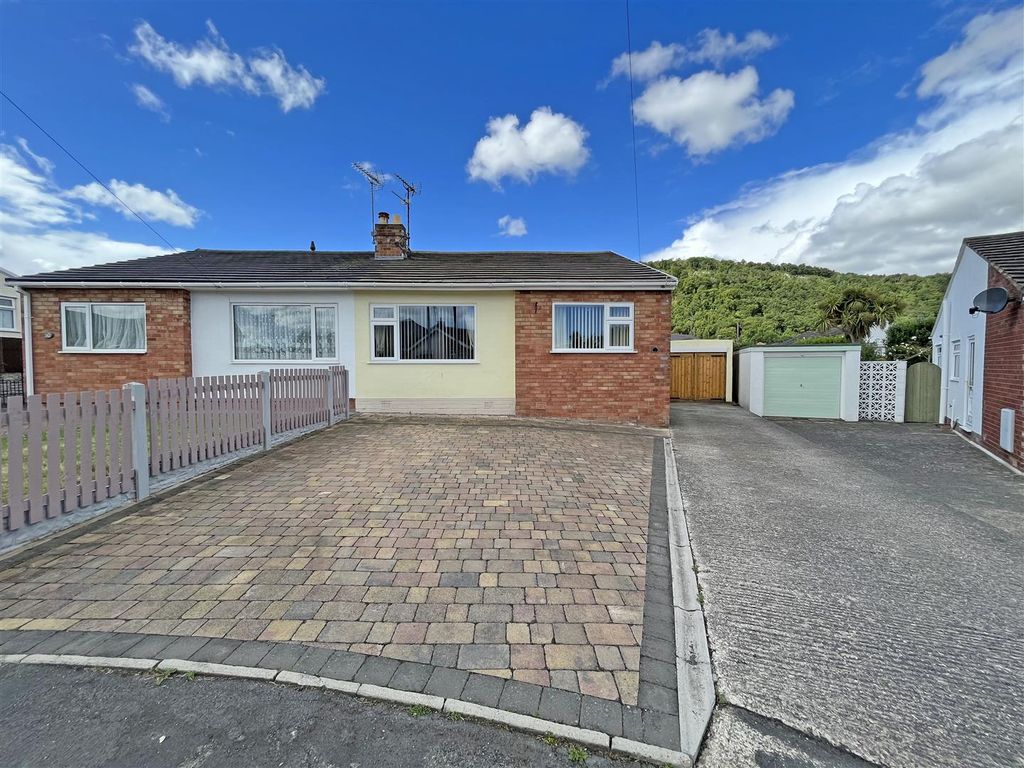 2 bed semidetached bungalow for sale in Coed Llawryf, Abergele, Conwy