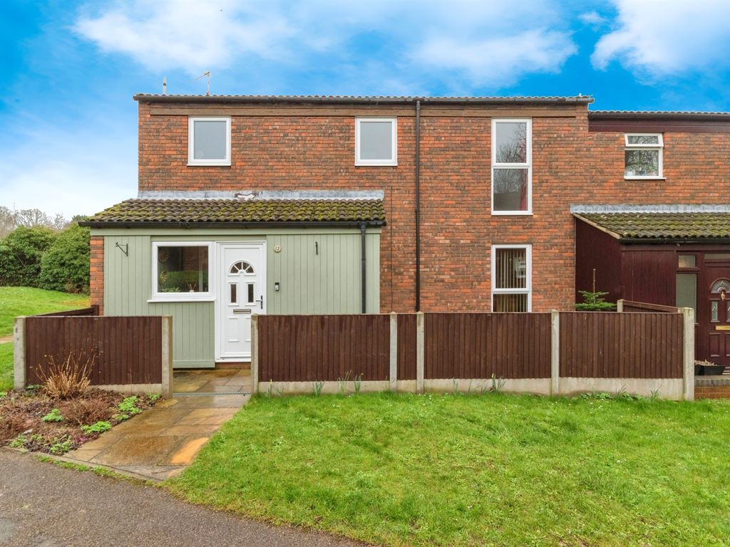 3 bed end terrace house for sale in Skipton Close, Stevenage SG2, £