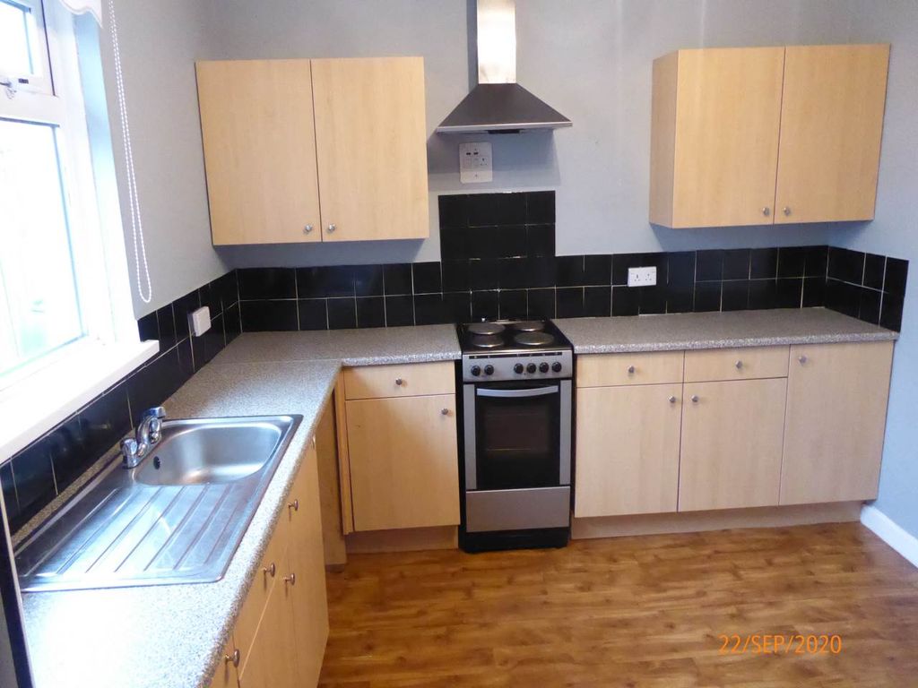 2 bed semidetached bungalow to rent in Derwen Gardens, Adpar