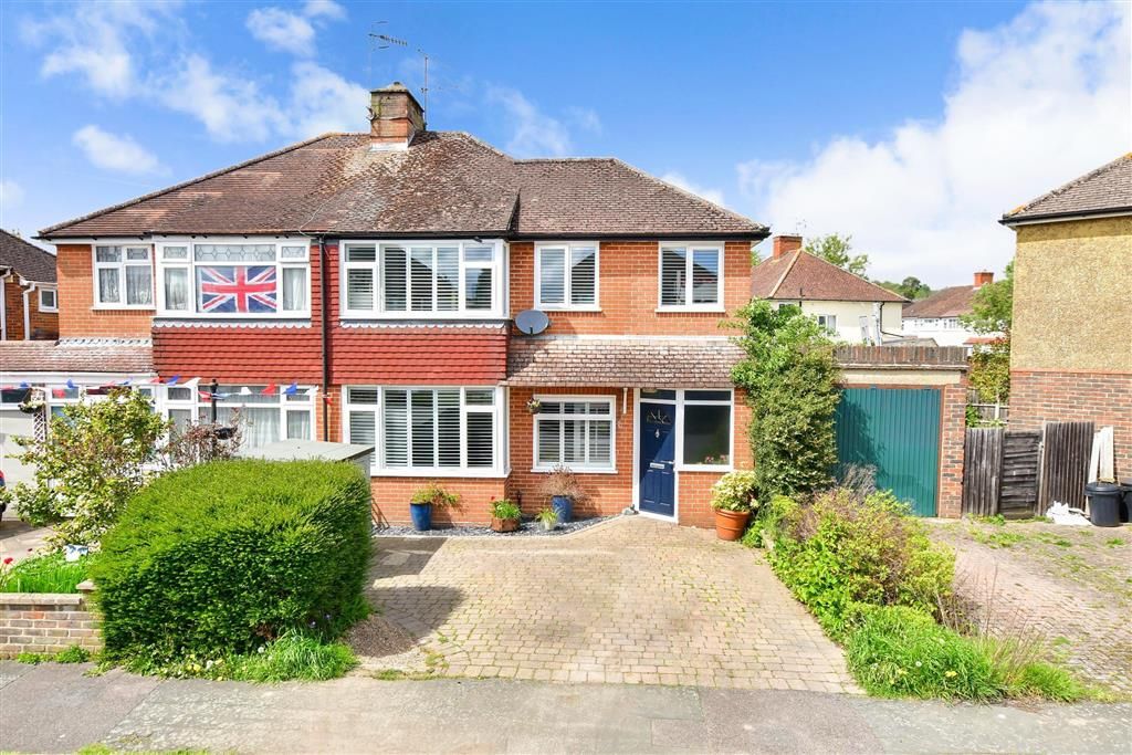 3 bed semidetached house for sale in Hitchings Way, Reigate, Surrey