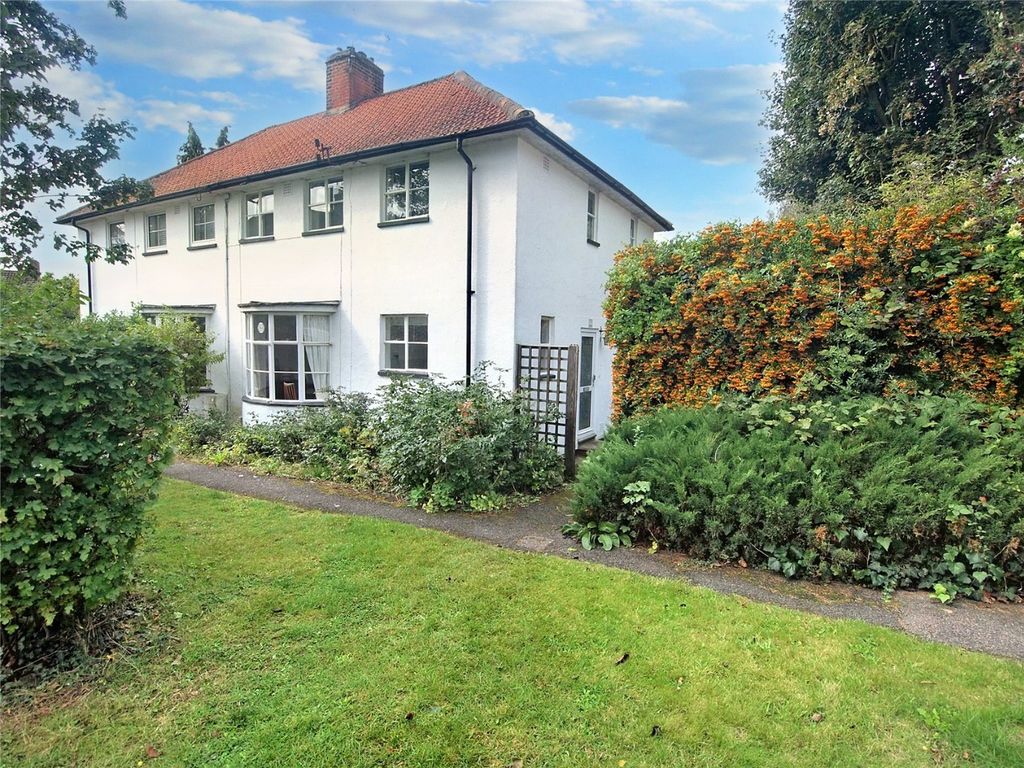 3 bed semidetached house for sale in Melbourne Court, Welwyn Garden