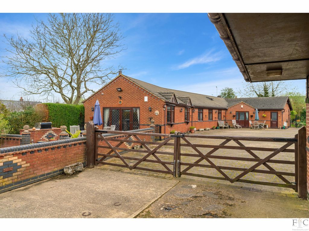 5 bed detached bungalow for sale in Manor Road, Ullesthorpe LE17 Zoopla