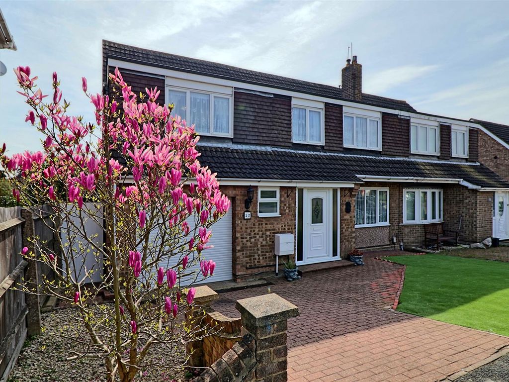 4 bed semidetached house for sale in Chilham Close, Pitsea, Basildon SS13 Zoopla