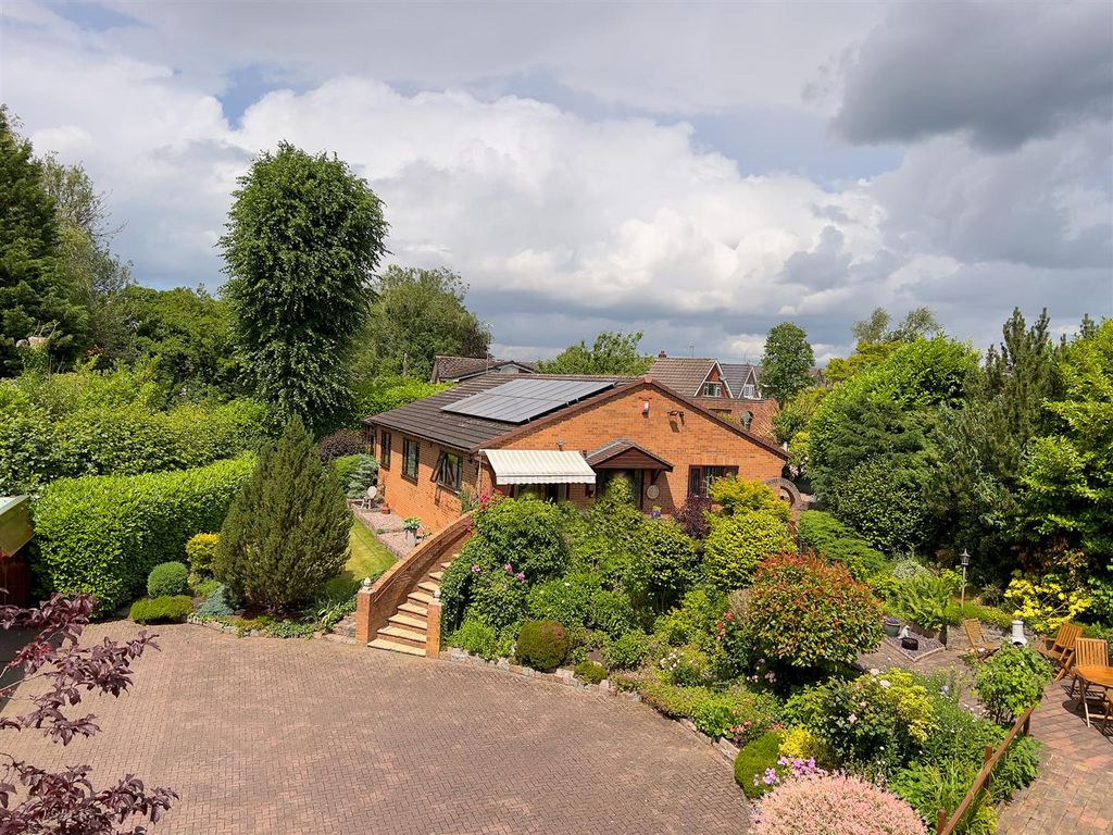 4 bed bungalow for sale in Crewe Road, Wistaston, Cheshire CW2, £