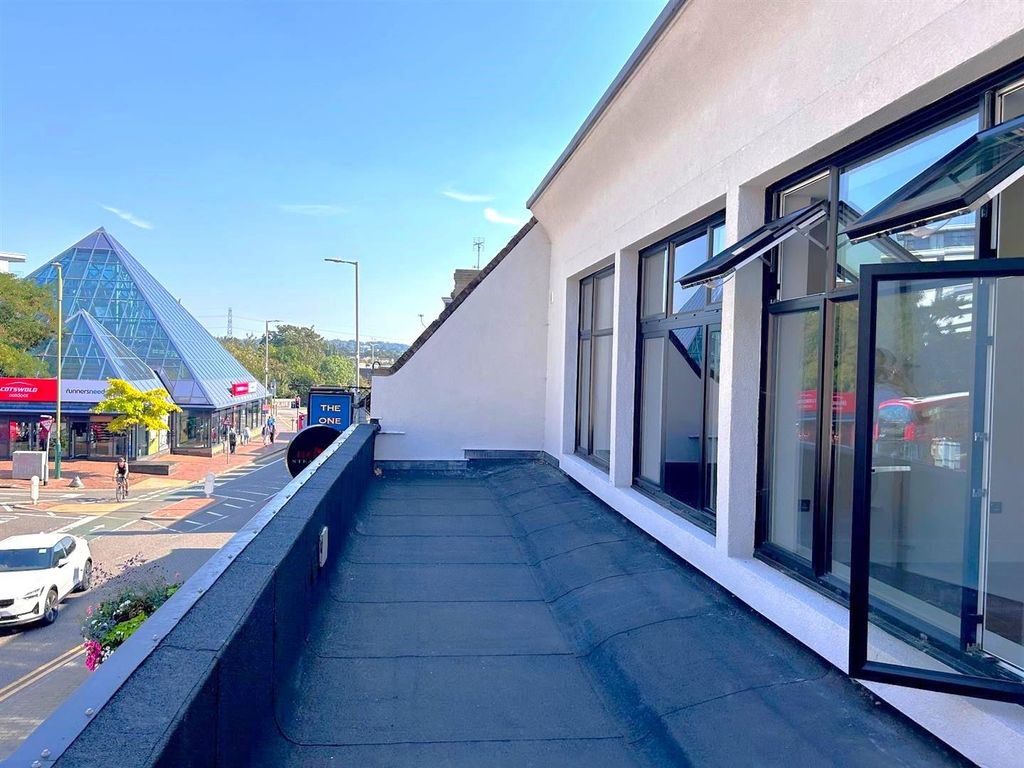 1 bed flat to rent in The Parade, High Street, Watford WD17, £1,400 pcm