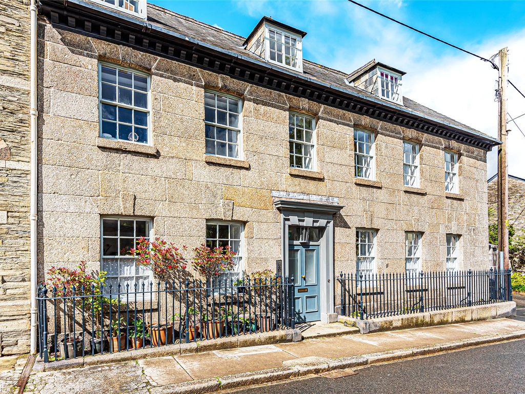 2 bed flat for sale in Lowenna, North Street, Lostwithiel, Cornwall