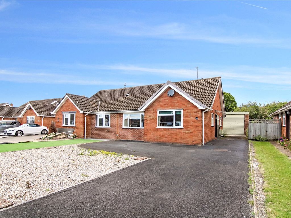 3 bed bungalow for sale in Derwent Drive, Upper Stratton, Swindon SN2