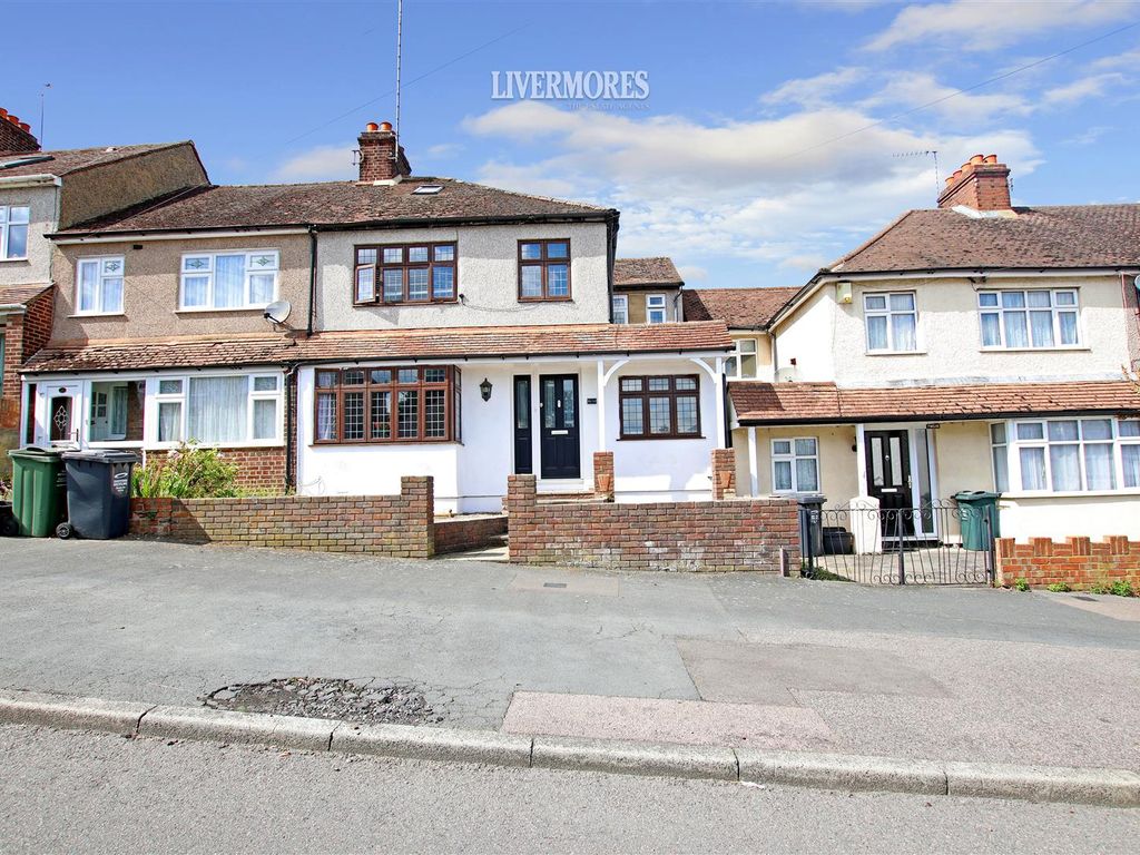 4 bed end terrace house for sale in Warren Road, Wilmington, Dartford
