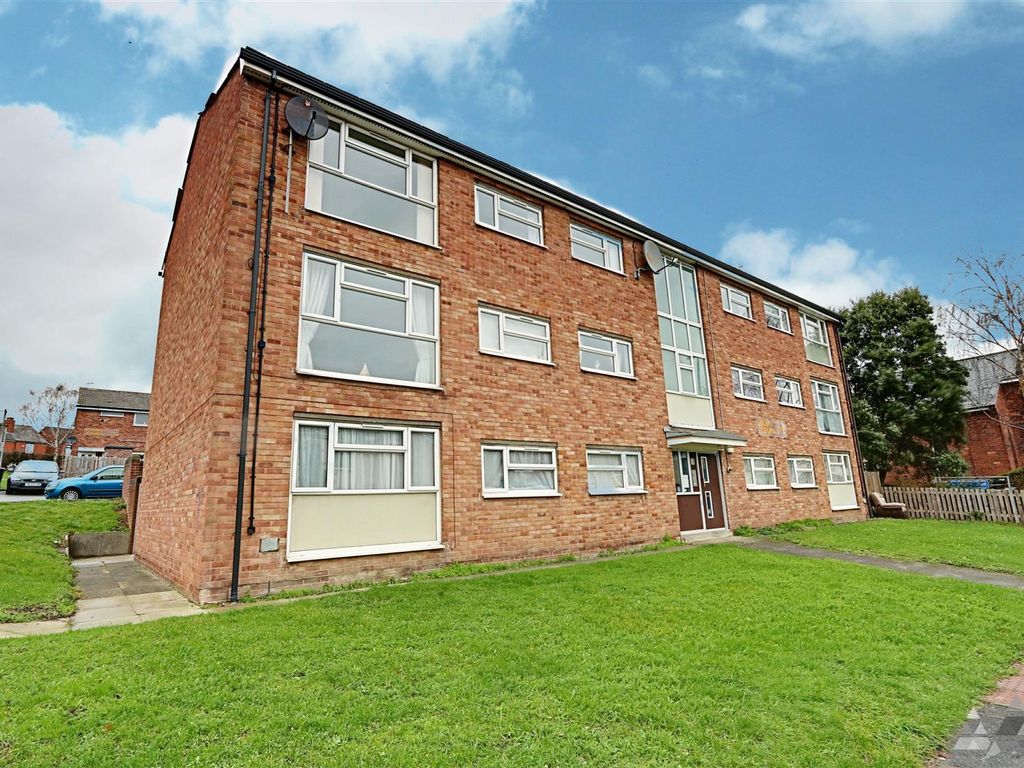 2 bed flat to rent in Blay Court, New Whittington, Chesterfield