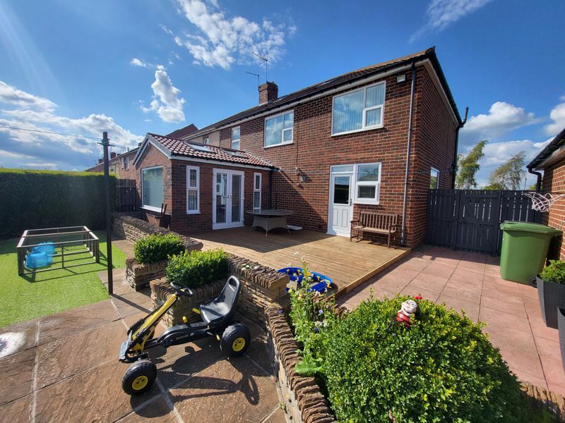 4 bed semidetached house for sale in Eastgate, Scotland Gate