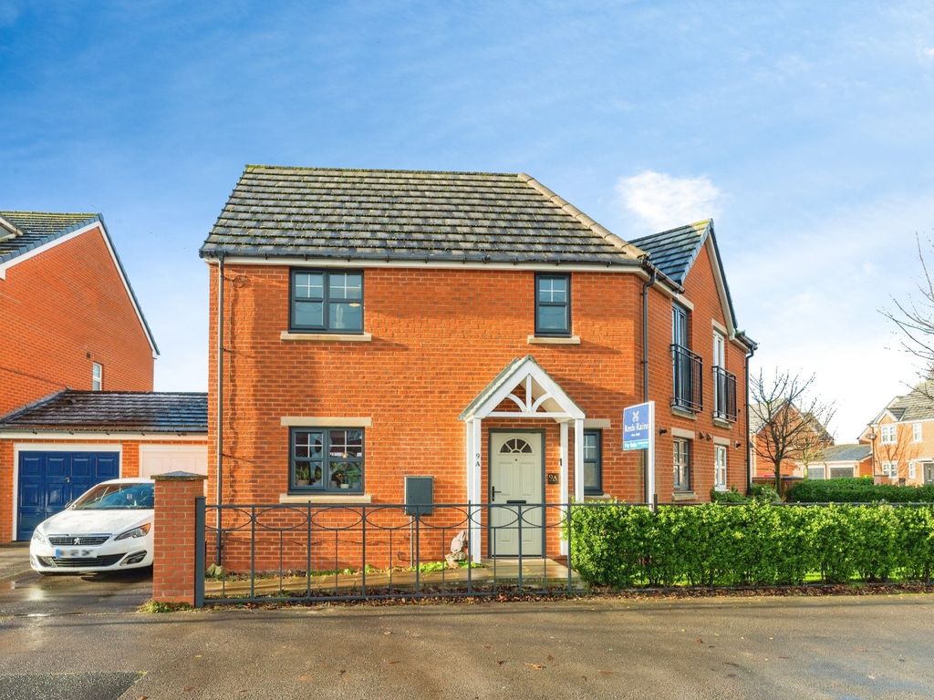 3 bed semidetached house for sale in Diamond Road, Thornaby, Stockton