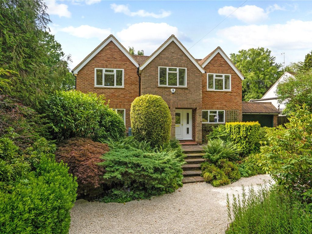 4 bed detached house for sale in New Road, Little Kingshill, Great