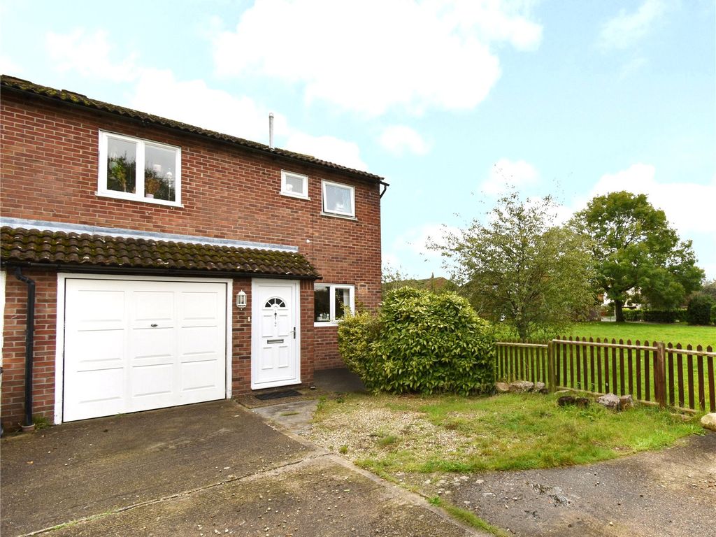 3 bed end terrace house for sale in Walton Way, Newbury, Berkshire RG14