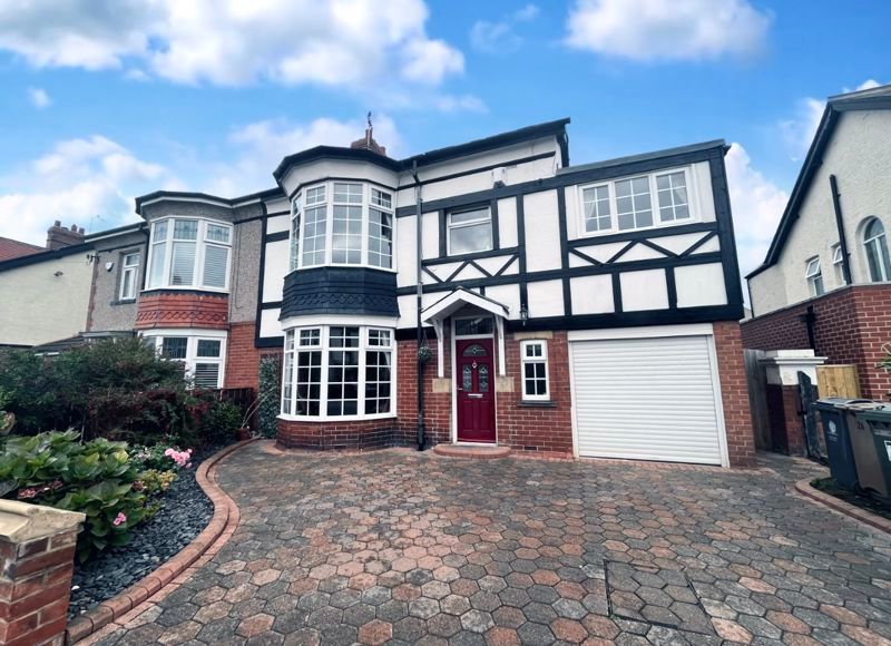 5 bed property for sale in Evesham Avenue, Whitley Bay NE26, £585,000