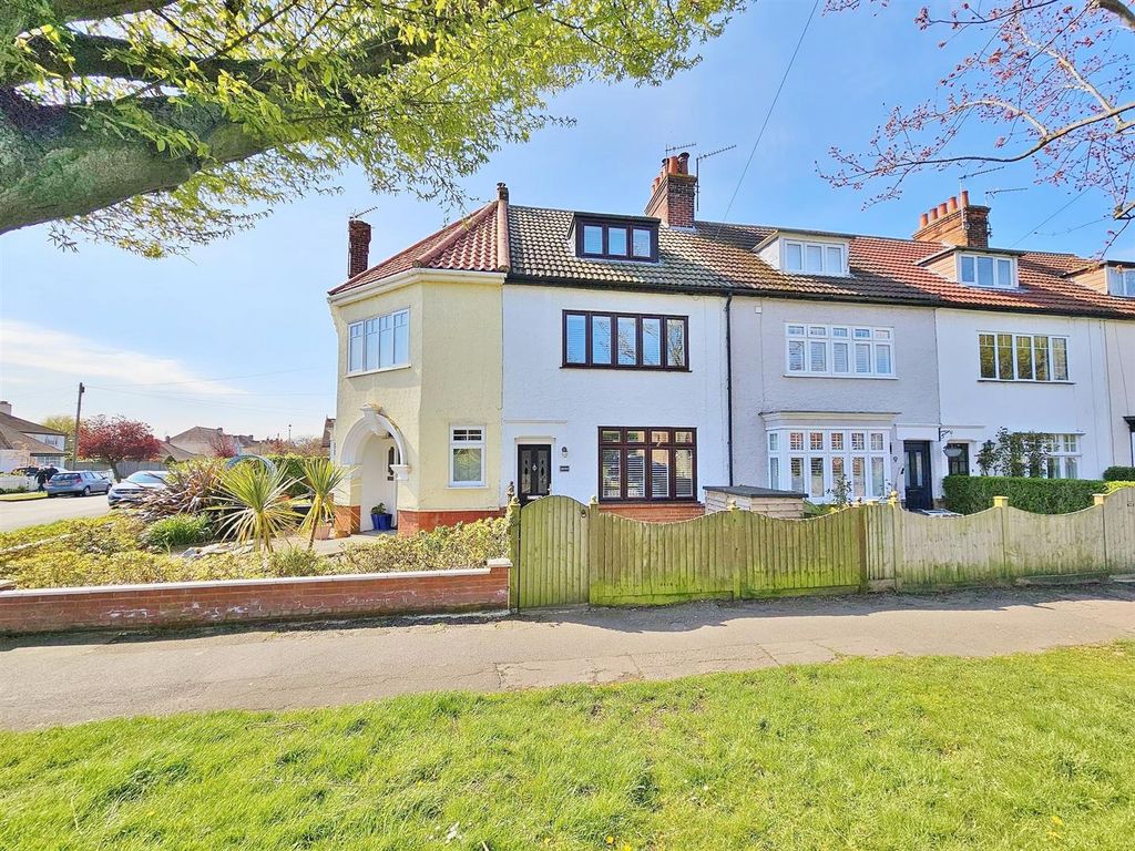 4 bed terraced house for sale in Wittonwood Road, FrintonOnSea CO13