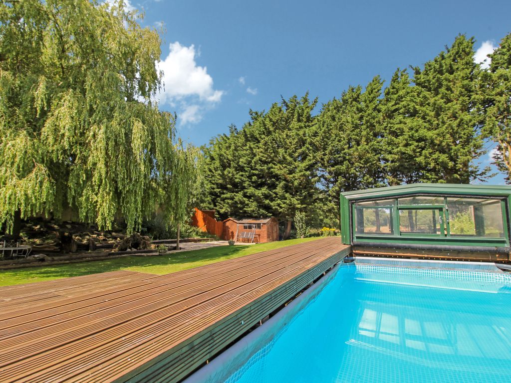 3 bed cottage for sale in Seven Bridges Cottages, Water Eaton, Swindon