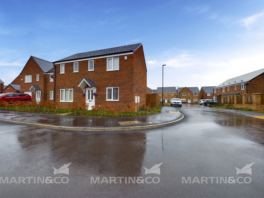 3 bed detached house for sale in Lincoln Close, Doncaster DN4, £260,000