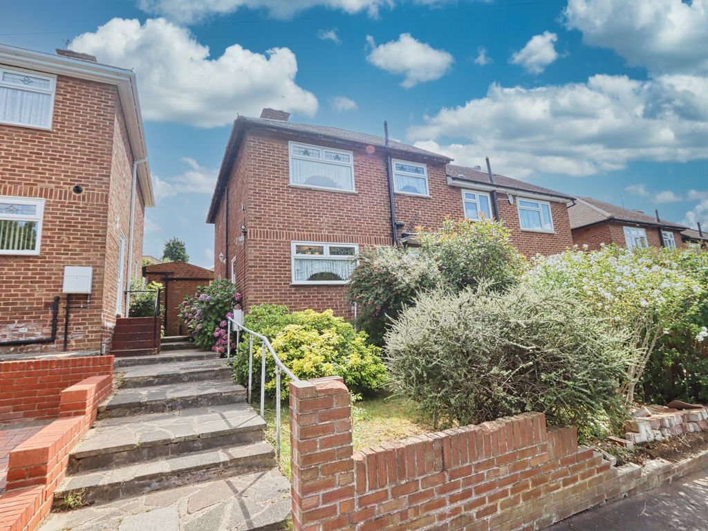 3 bed semidetached house to rent in St. Johns Road, Romford RM5 Zoopla