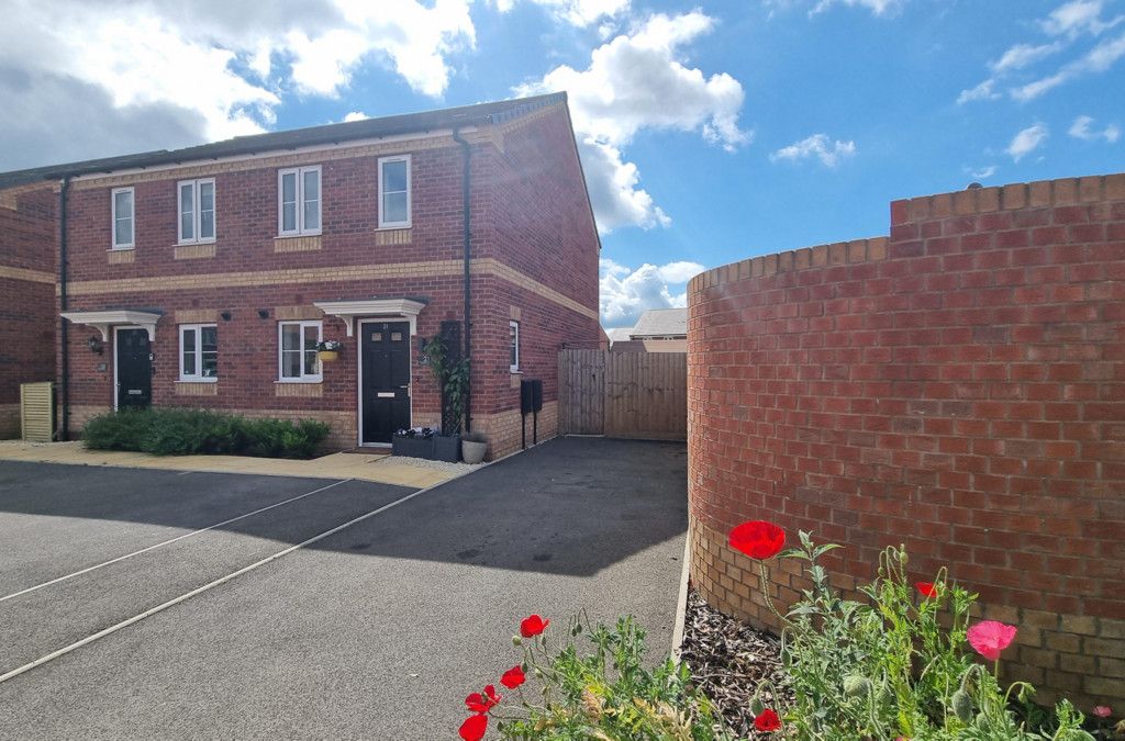 2 bed semidetached house for sale in Gauntlet Way, Southam CV47, £