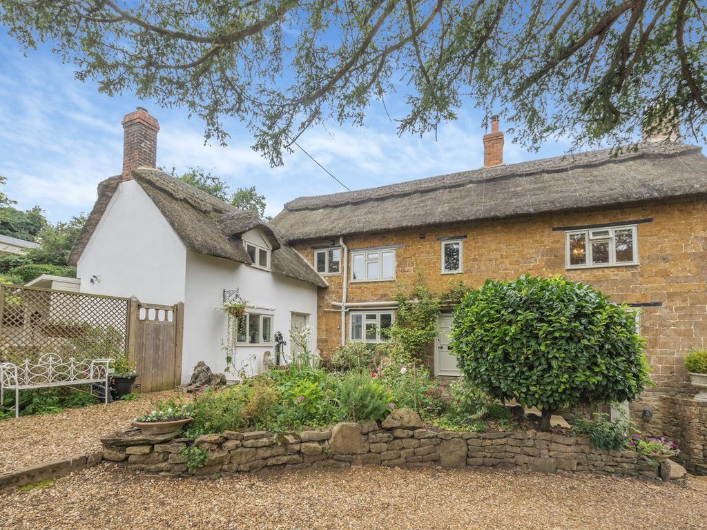 4 bed country house for sale in Main Street Wroxton Banbury Oxon, Oxfordshire OX15, £900,000