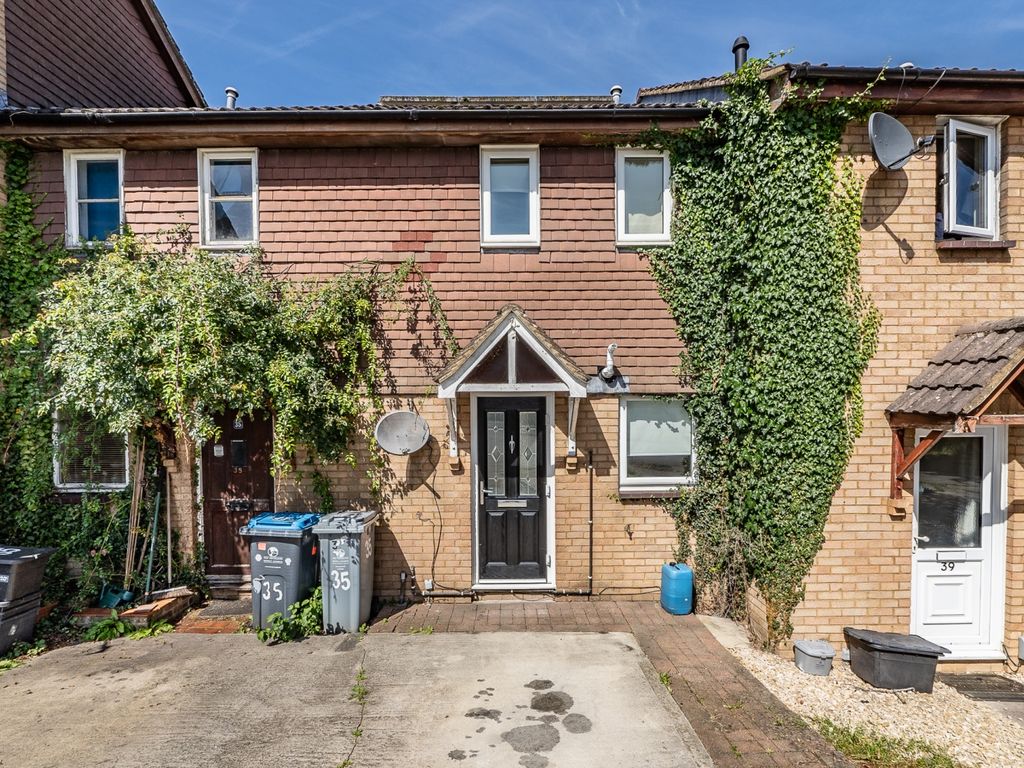 2 bed terraced house for sale in Heather Close, Carterton, Oxfordshire