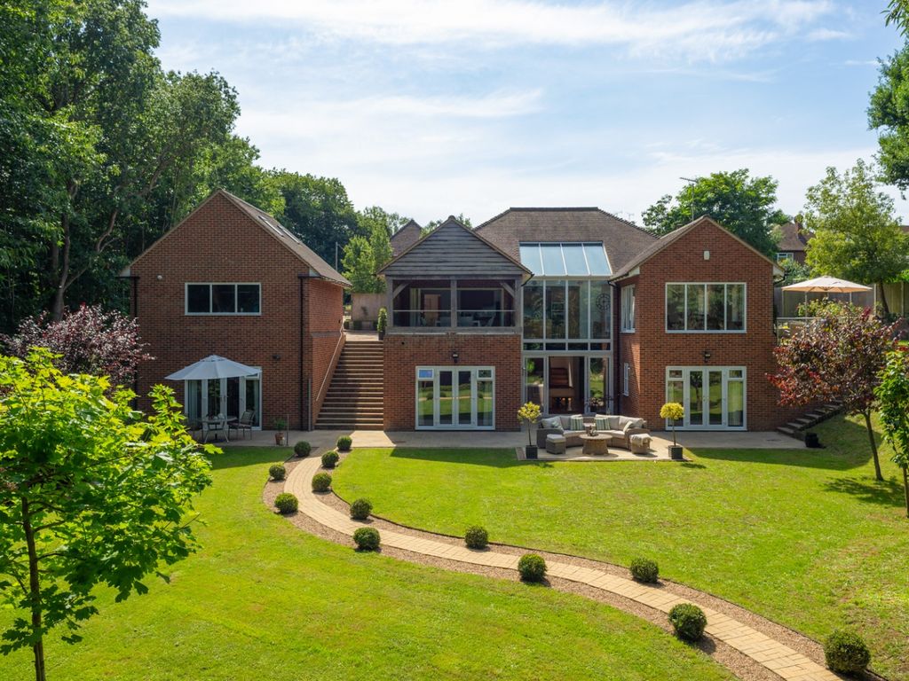 4 bed detached house for sale in Maidstone Road, Ashford TN25, £900,000