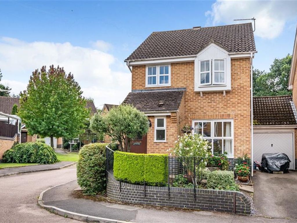 3 bed detached house for sale in 24 Road, Petersfield, Hampshire