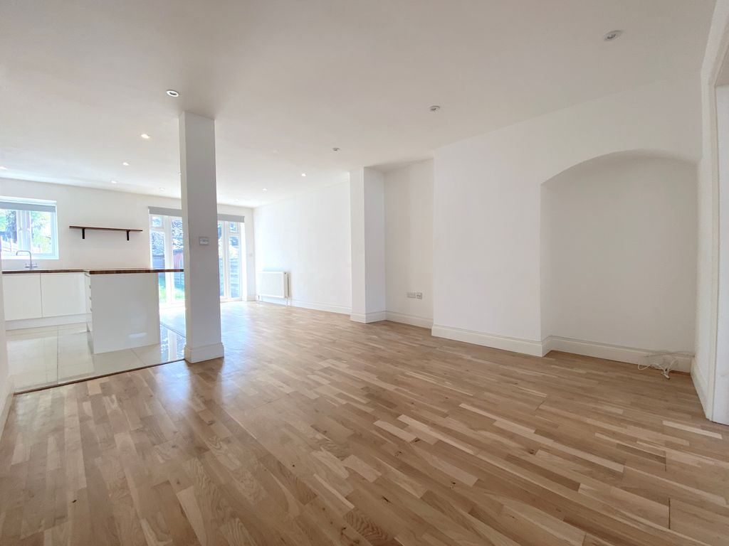 4 bed terraced house to rent in Minster Avenue, Sutton SM1, £2,600 pcm