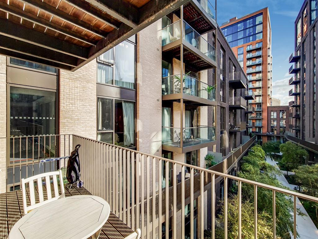 1 bed flat to rent in New Union Square, London SW11 Zoopla