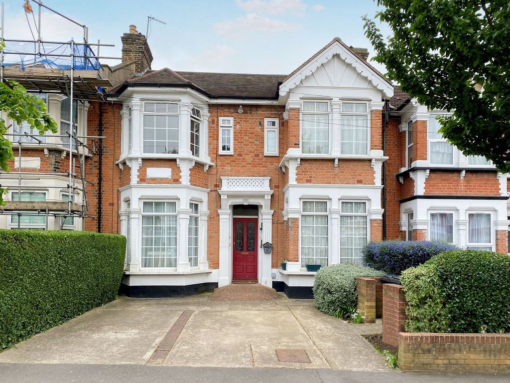 1 bed flat for sale in Seymour Gardens, Ilford IG1 Zoopla