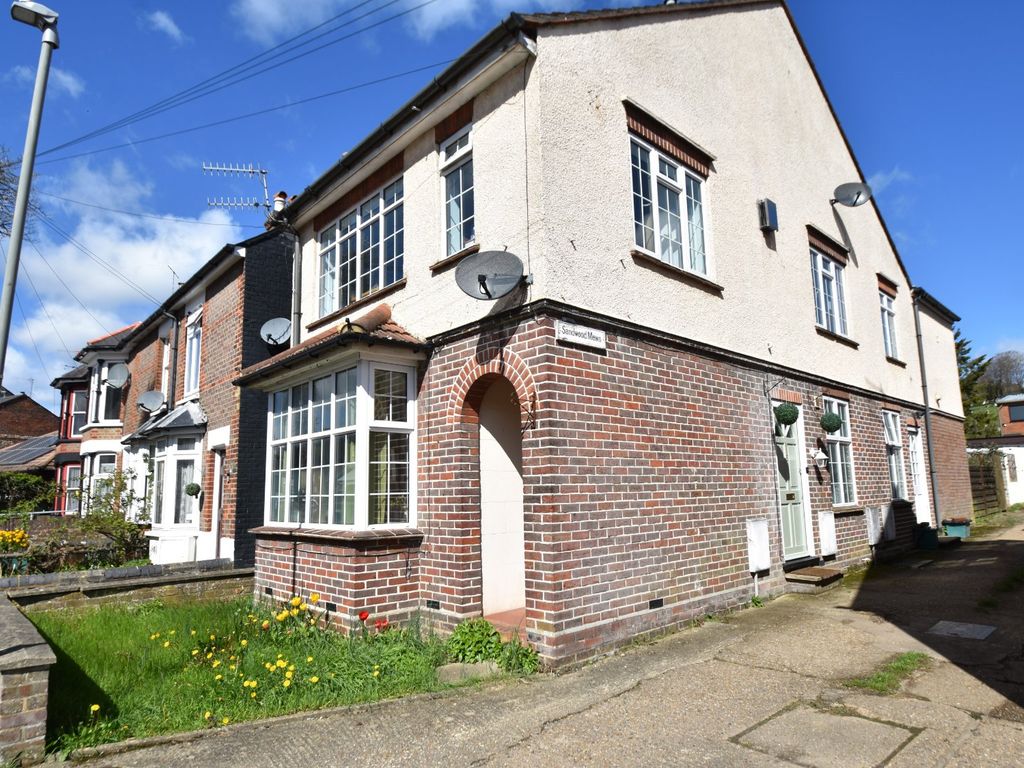2 bed flat for sale in Sunnyside Road, Chesham, Buckinghamshire HP5