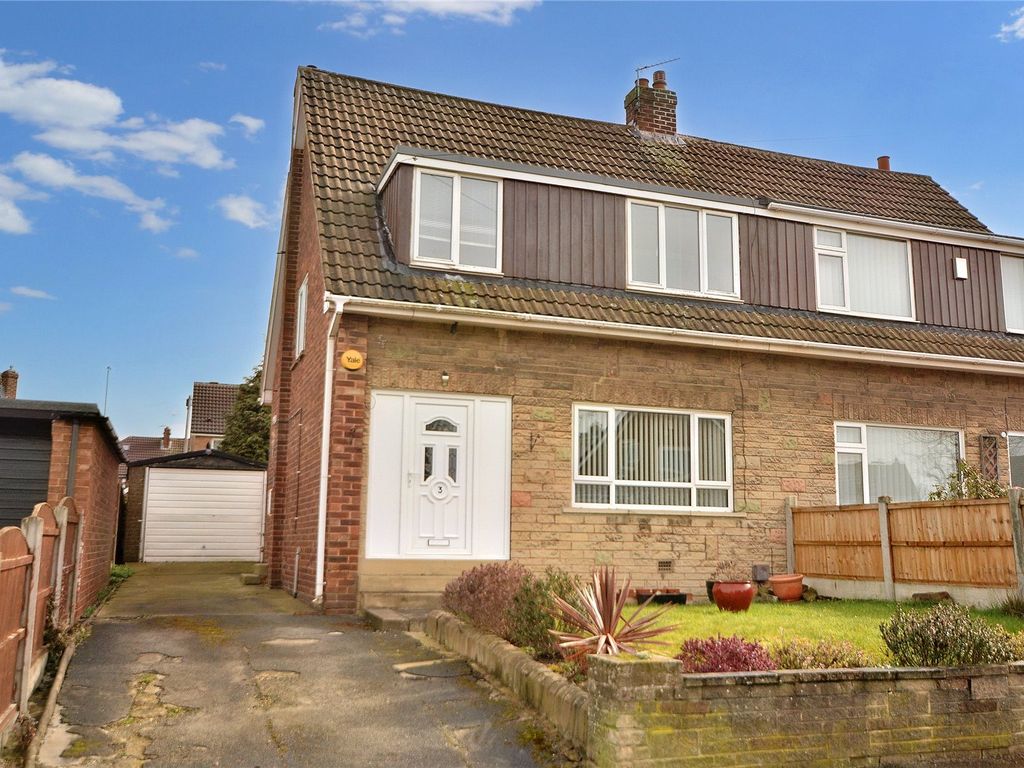 3 bed semidetached house for sale in White Rose Way, Garforth, Leeds