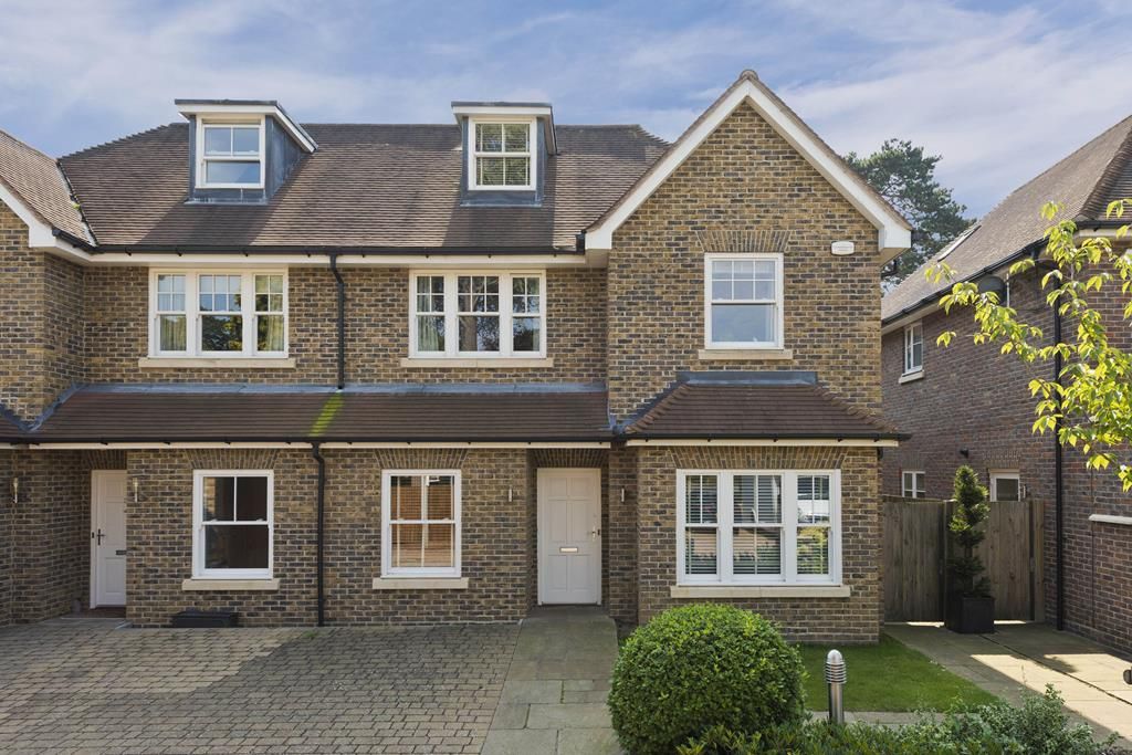 4 bed semidetached house to rent in Little Orchard Place, Esher KT10 Zoopla