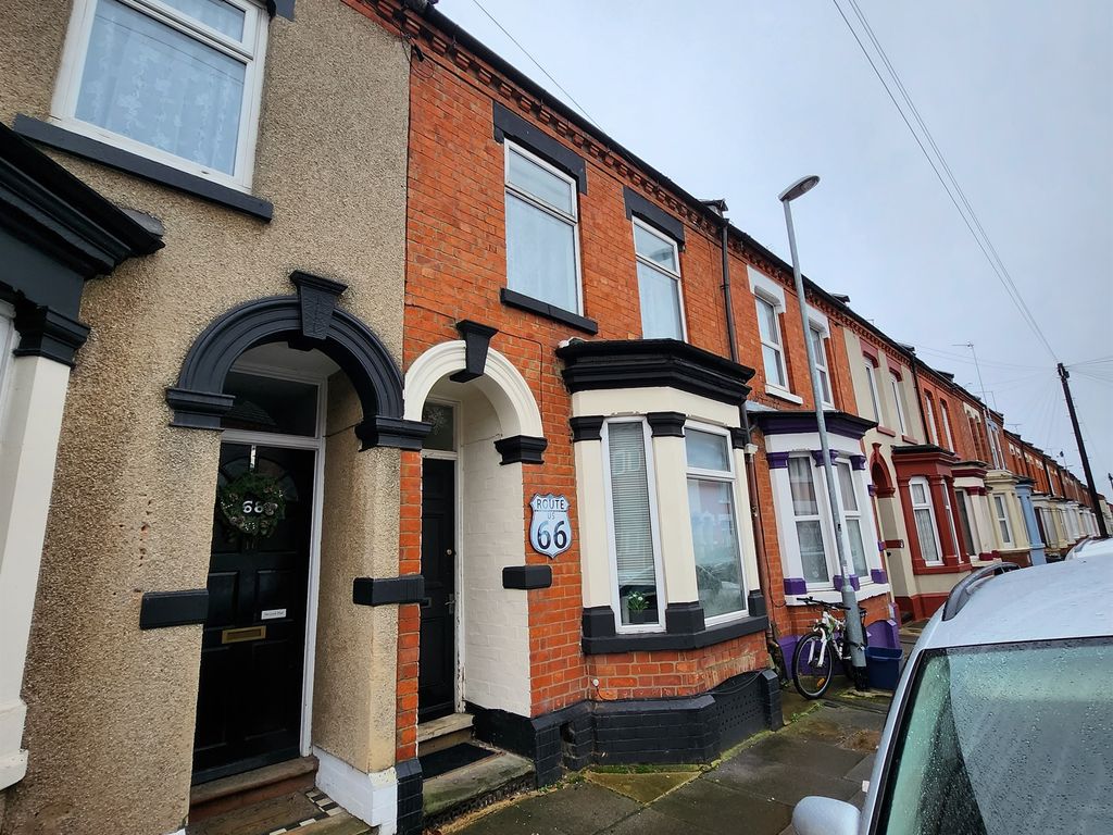 3 bed terraced house for sale in Perry Street, Abington, Northampton