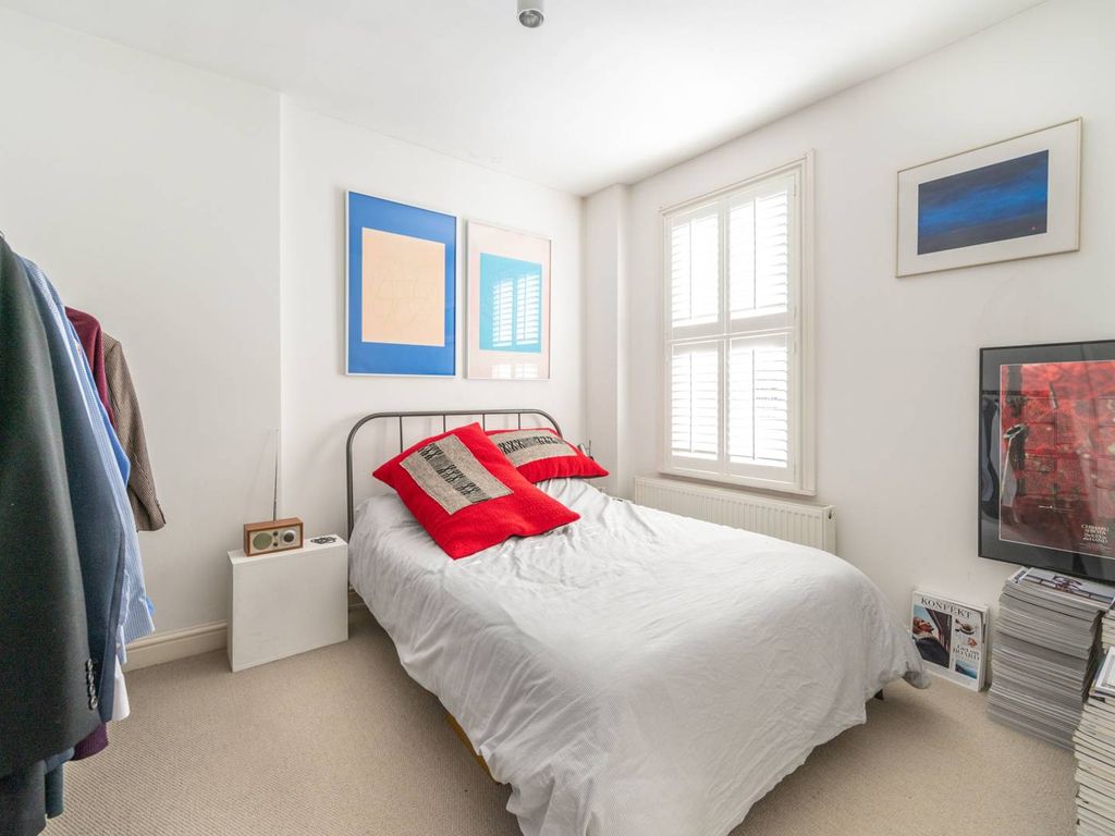 3 bed terraced house to rent in Warwick Road, Manor Park, London E12, £