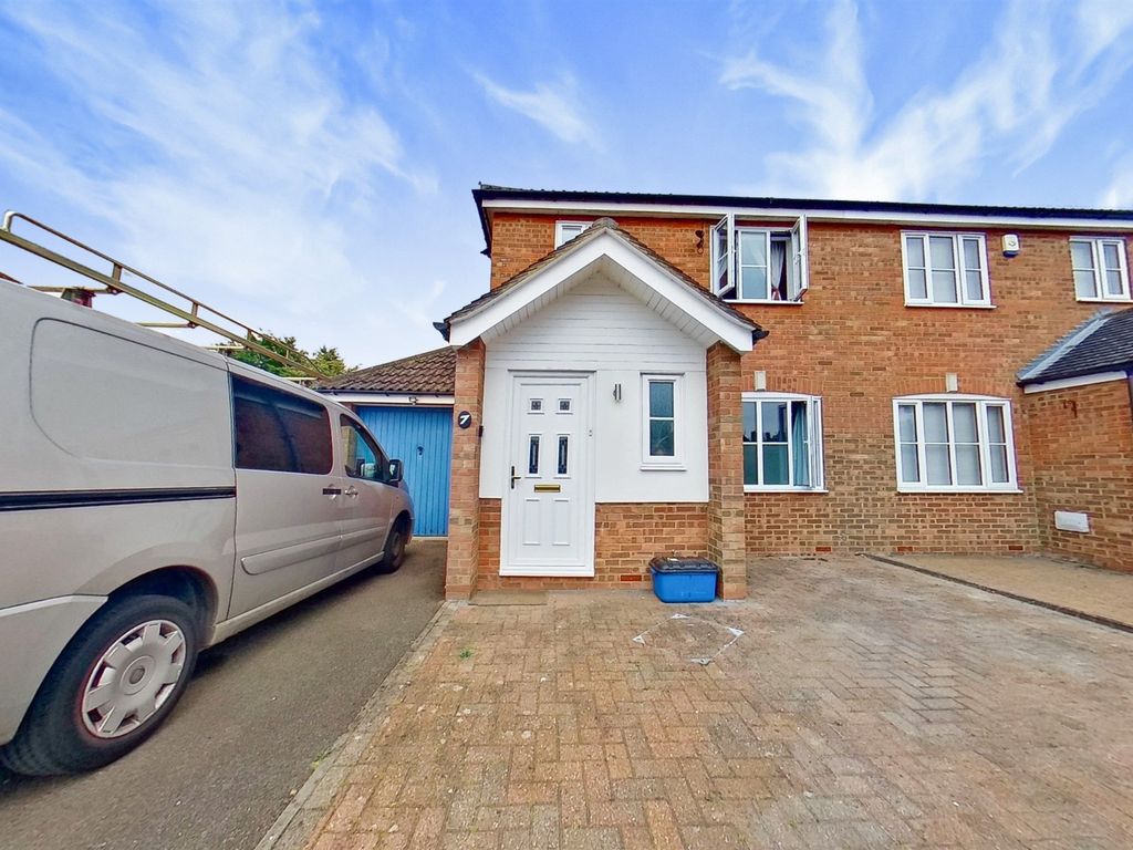 3 bed semidetached house for sale in School Lane, Stewartby, Bedford