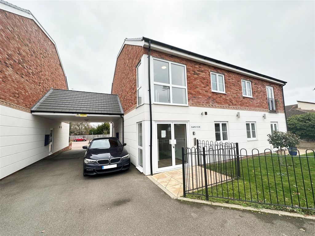 2 bed flat to rent in Westbury Lane, Newport Pagnell MK16 Zoopla