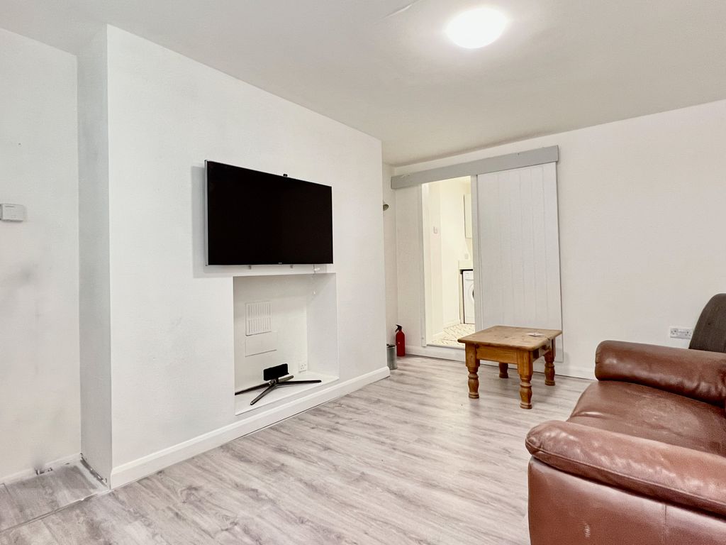1 bed flat to rent in Belgravia Towers, Leeds Road, Wakefield, West Yorkshire WF1 Zoopla