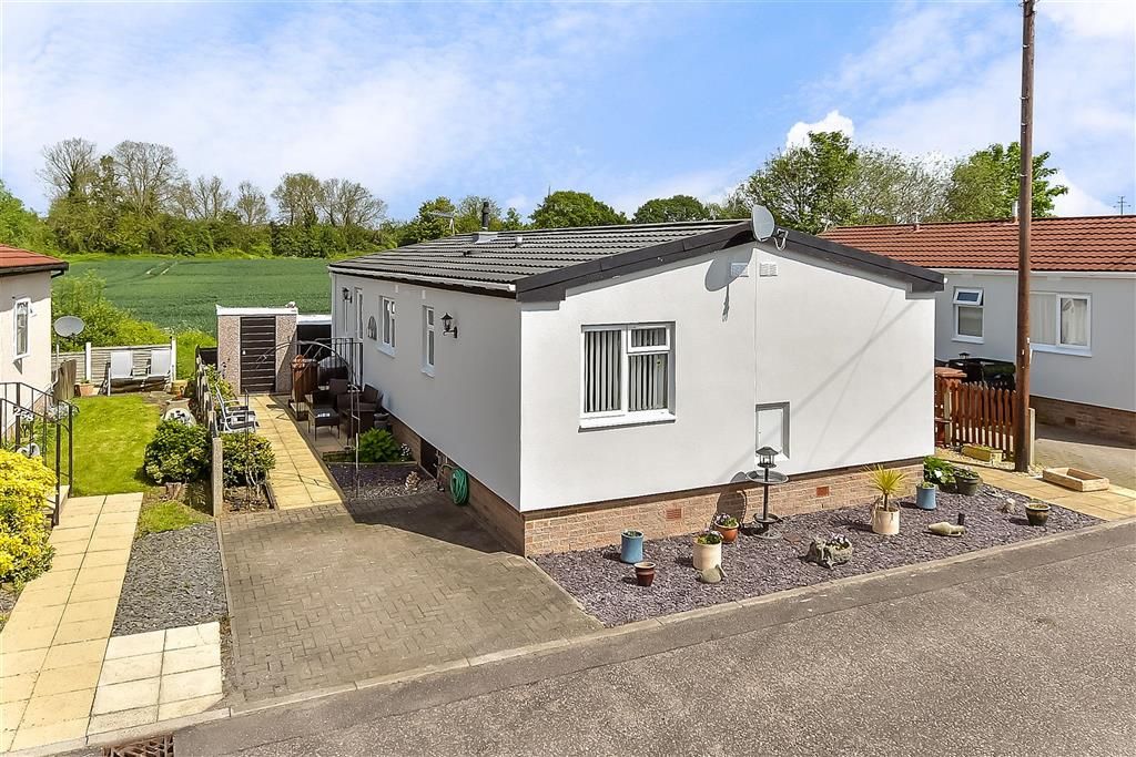 2 bed mobile/park home for sale in Hoo Marina Park, Hoo, Rochester Hoo
