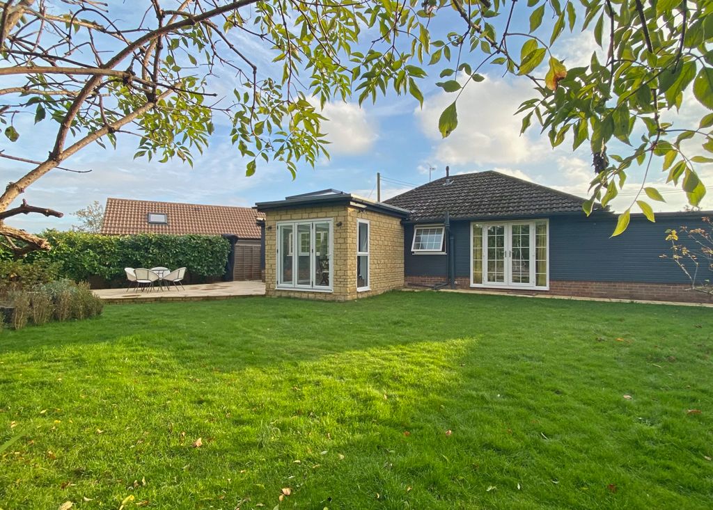 3 bed bungalow for sale in Lydalls Road, Didcot OX11, £615,000 Zoopla