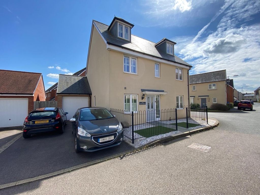 5 bed property to rent in Sierra Drive, Berryfields, Aylesbury HP18, £