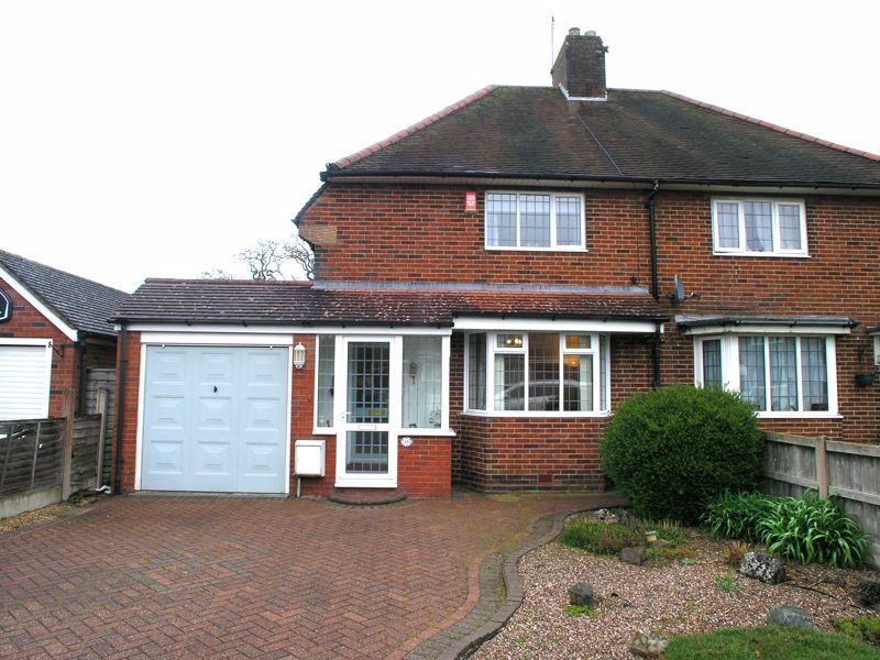 3 bed semidetached house for sale in The Close, Hunnington, Halesowen