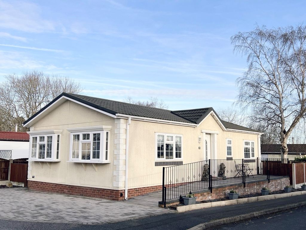 2 bed mobile/park home for sale in Orchard Park, Elton, Chester CH2, £