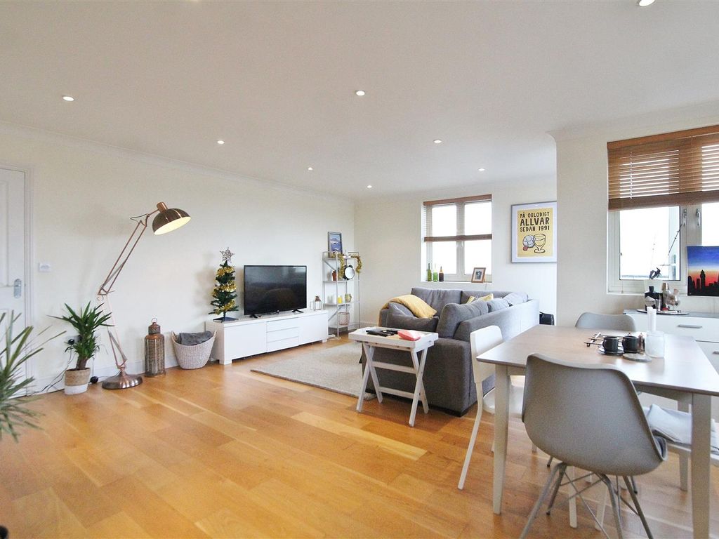 1 bed flat to rent in Lancaster House, Borough Road, Isleworth TW7, £